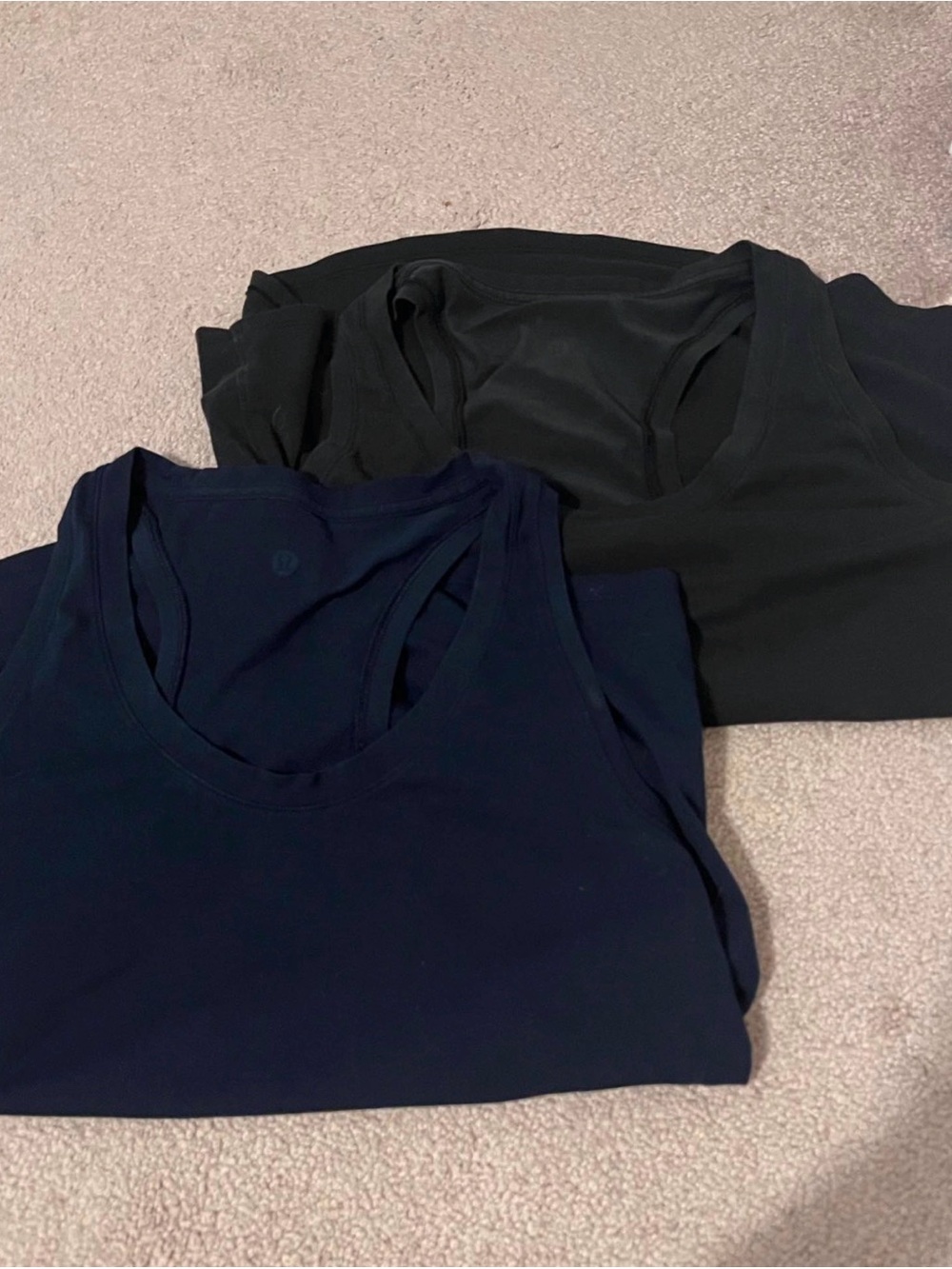 2 pack Lululemon black and navy Racerback women’s tank tops size 6